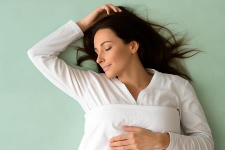 Wenn Sie zu wenig schlafen, wächst der Bauch – und das werden Sie auf der Waage gar nicht bemerken